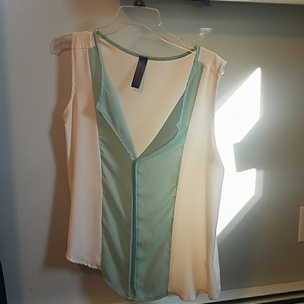 Womens sleeveless top